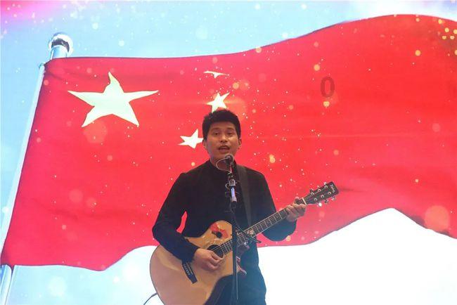 觉得无论选择什么样的工作，没有成为中产阶级，怎么感觉是在走父母的老路？游戏画面
