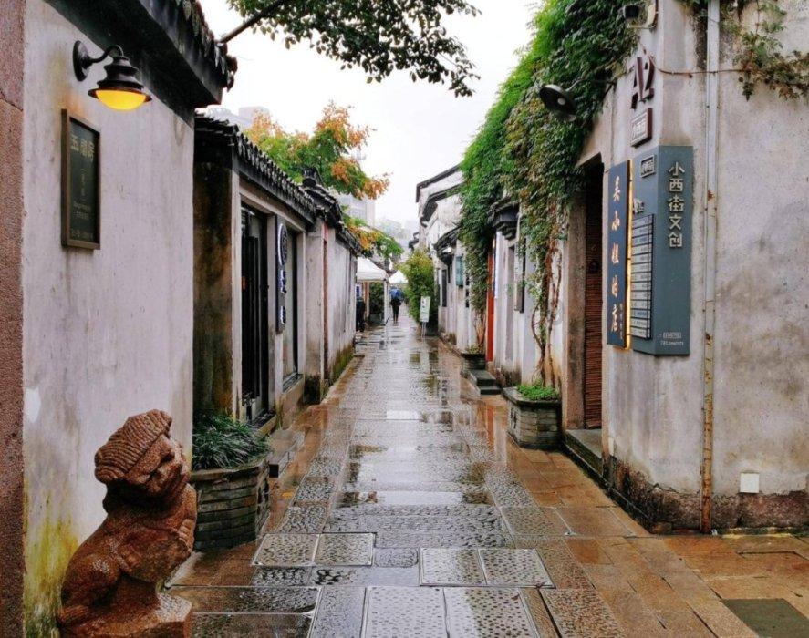 救援受困木屋的牛仔